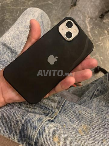 À vendre iPhone 13 normal 128GB d'occasion propre