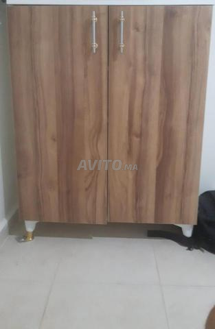 Une armoire à chaussures