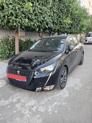 Peugeot 208 modèle 2023 en bon état