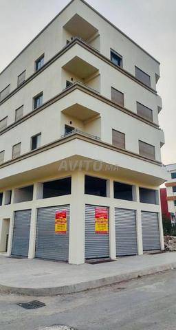 Magasin d’angle 83 m², 2 façades, 5 rideaux, Voies 30m