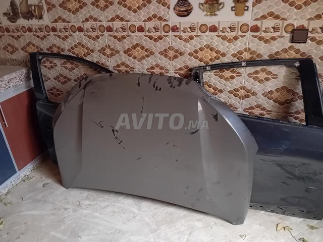 Porte capot Clio 4 2019
