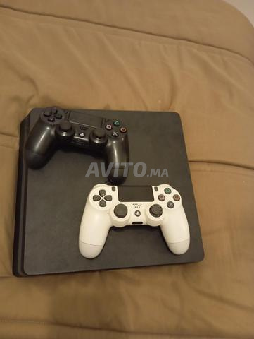 PlayStation slim et 2 manettes - 2