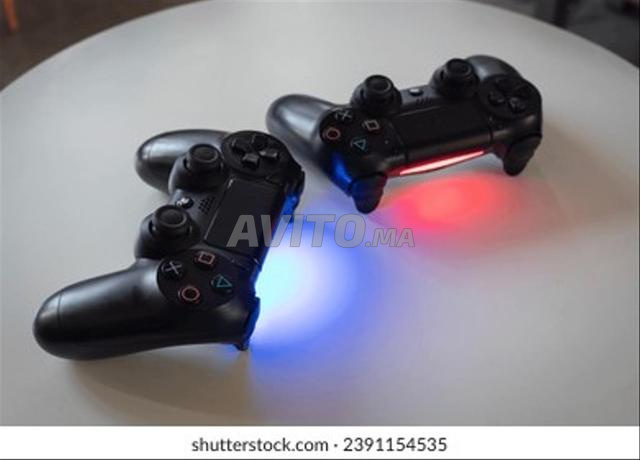 PS4 Pro neuve avec GTA5, COD MW2 et 2 manettes - 2