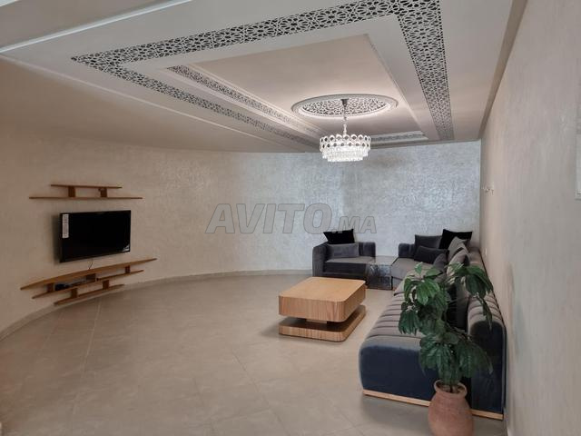 للإيجار – 214 متر مربع مع موقف سيارات