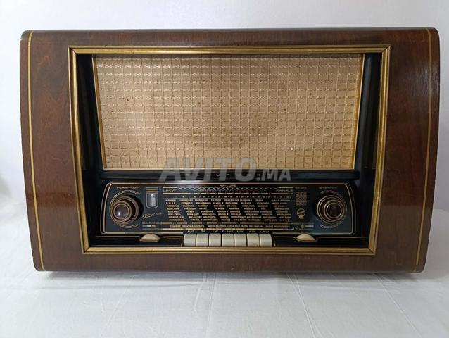 Très belle radio ancienne en bois, grande taille, fabriquée en Allemagne