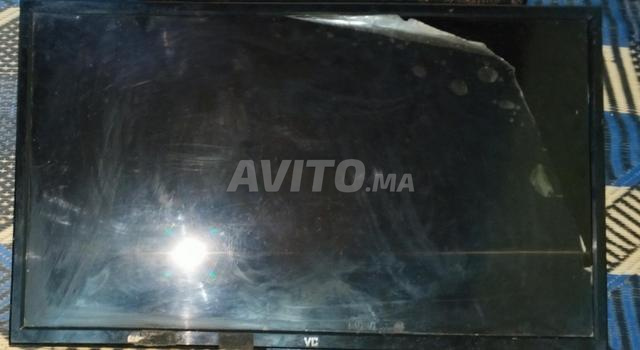 Téléviseur JVC d'occasion avec sa télécommande - 2