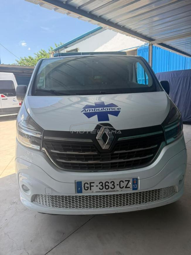 Ambulance Renault trafic à vendre