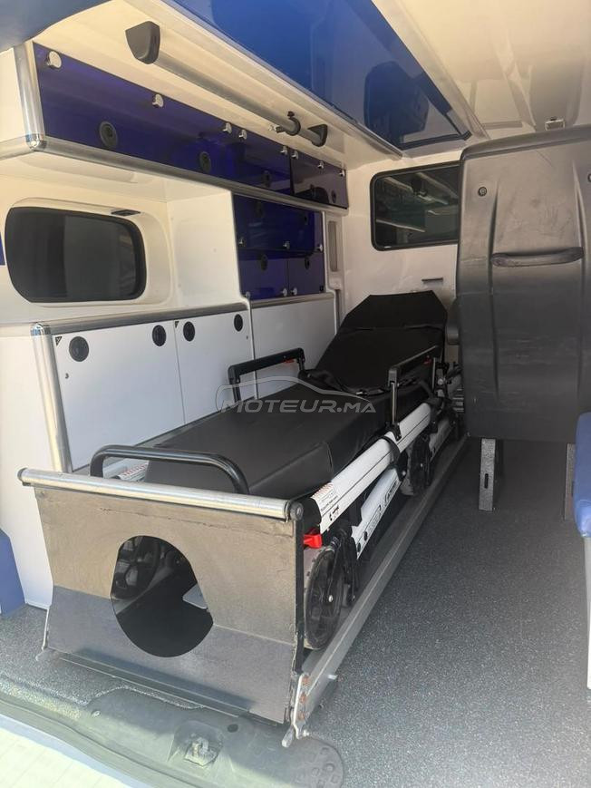 Ambulance Renault trafic à vendre