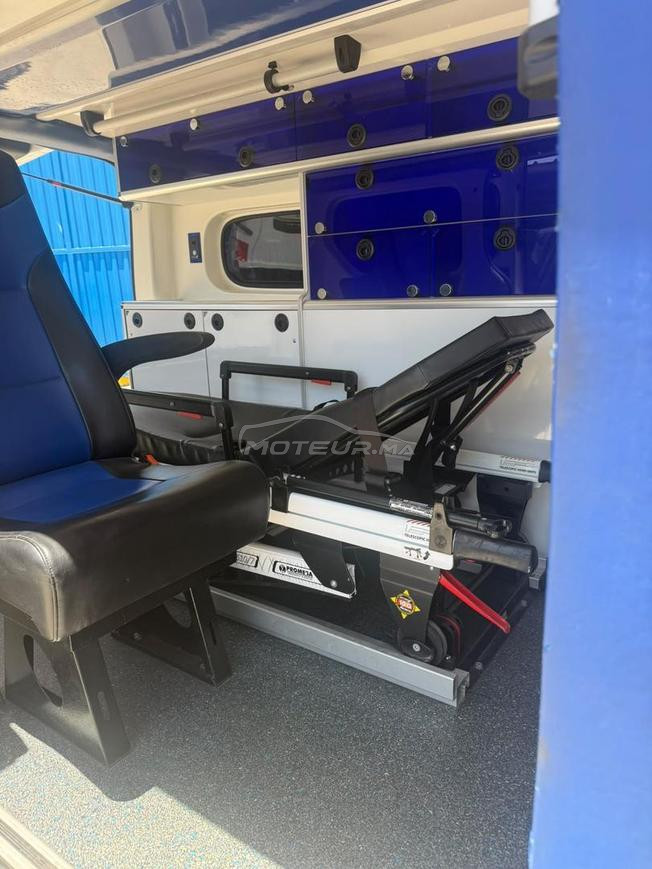 Ambulance Renault trafic à vendre