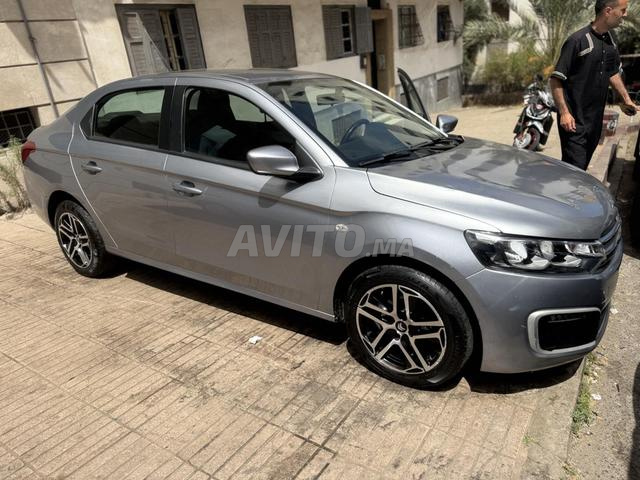 La voiture est toujours disponible, prix 11700 - 2