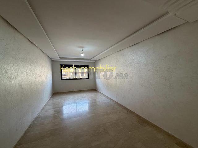 Joli appartement 2 chambres vide avec piscine