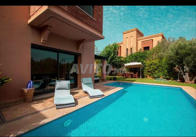 VILLA AVEC PISCINE MEUBLÉE À LOUER