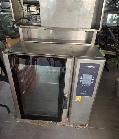 Four professionnel Leventi Bakermat