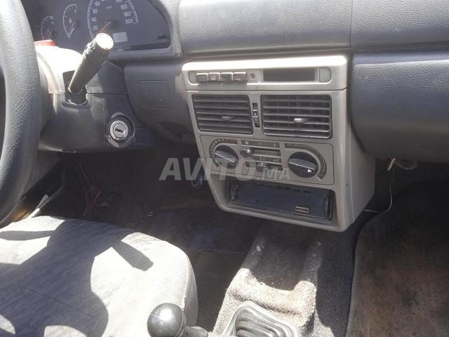 Voiture à vendre, elle a juste besoin d'une peinture.