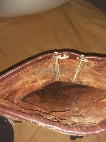 حقيبة جلدية تقليدية عمرها أكثر من 100 سنة - 2