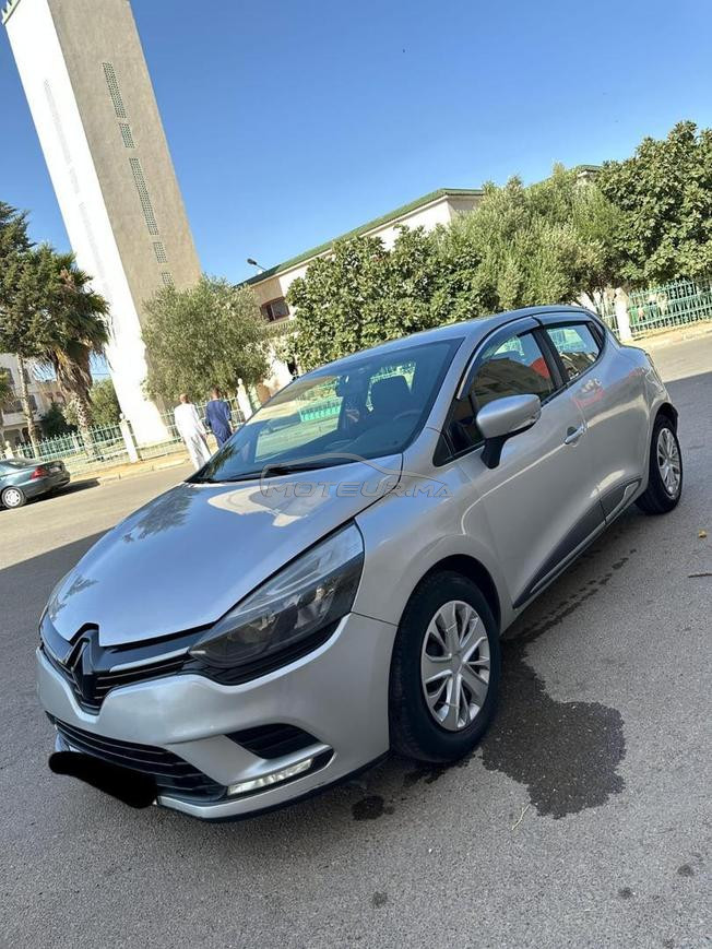 Clio très neuf 