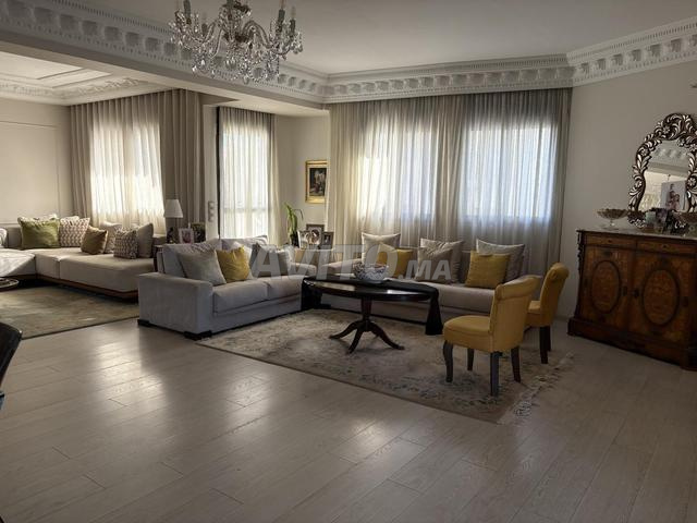 SUPERBE APPARTEMENT À VENDRE 181 m² et 2 PP