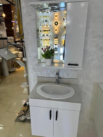 Meuble de salle de bain design élégant, moderne et pratique