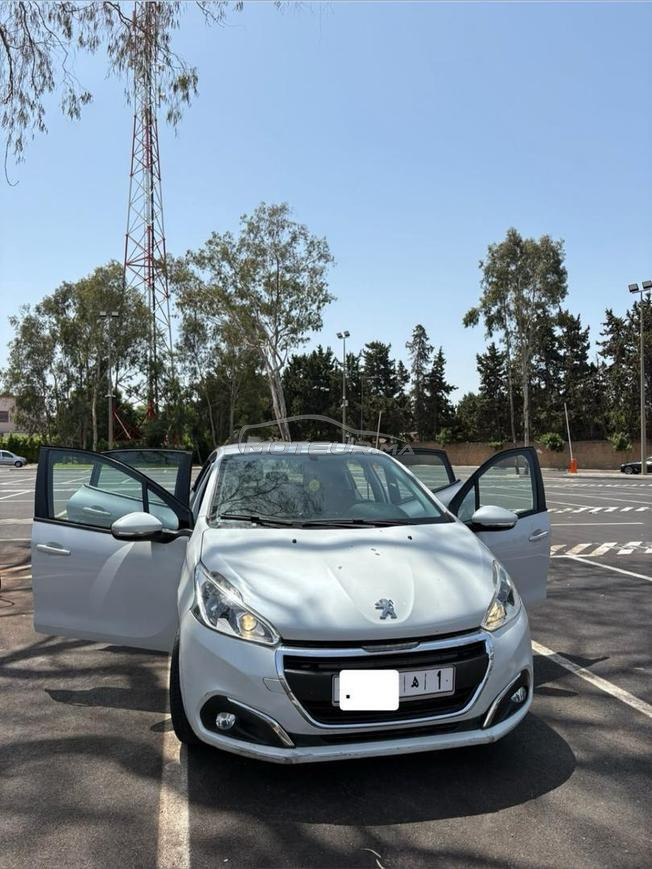 Peugeot 208 Diesel Manuelle 2016 à Rabat