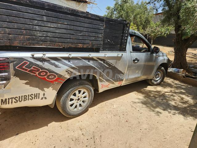 Voiture Mitsubishi L200 - 2