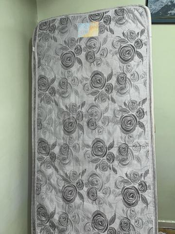 Four et matelas à vendre à cause de déménagement - 2
