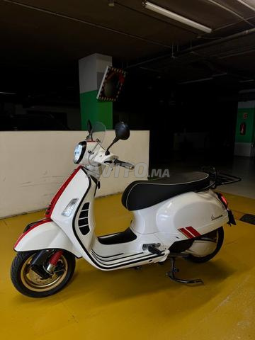 Vespa 300 30/07/2022 payée 10/17/2025 avec valise