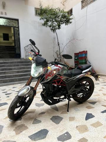 Moto RVX, moteur propre, viens et monte - 2