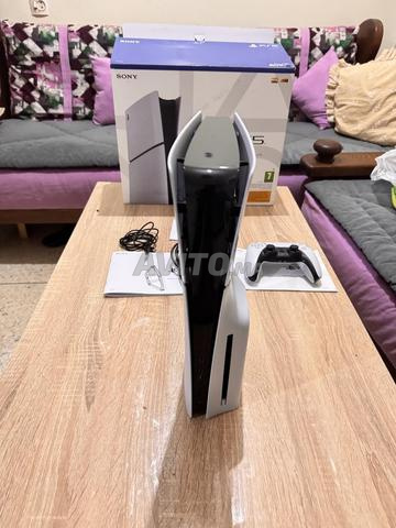 PS5 Slim Standard avec lecteur CD, utilisée 1 mois avec 30 jeux - 2