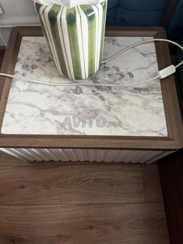 Lit queen (tables de chevet incluses)