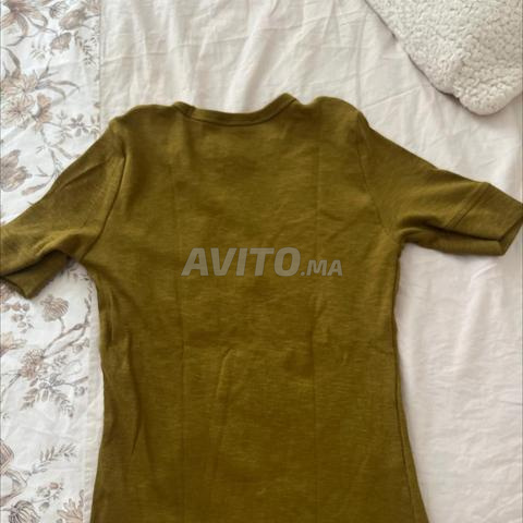 T-shirt Zara kaki basique et tendance - 2