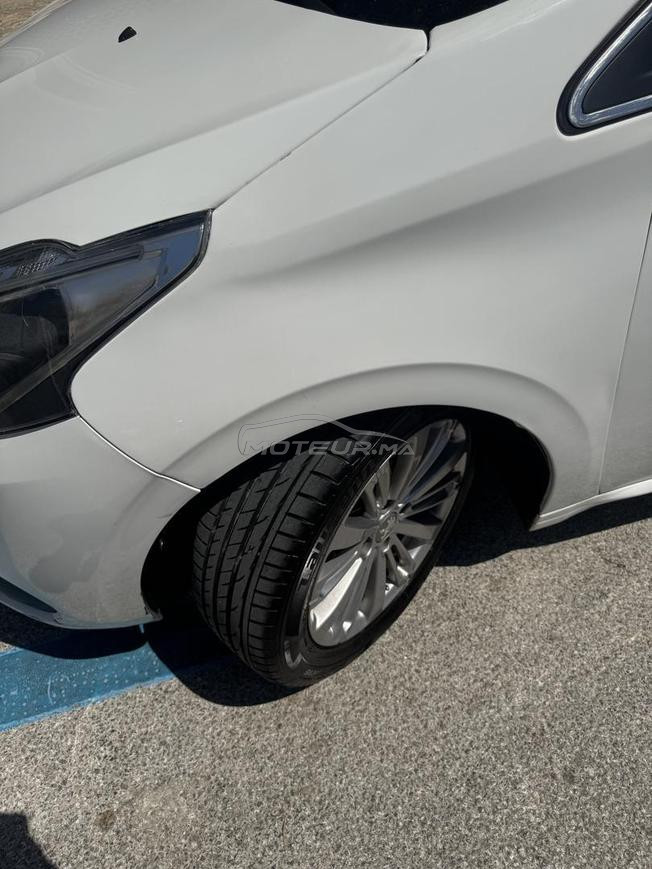 peugeot 208 white edition