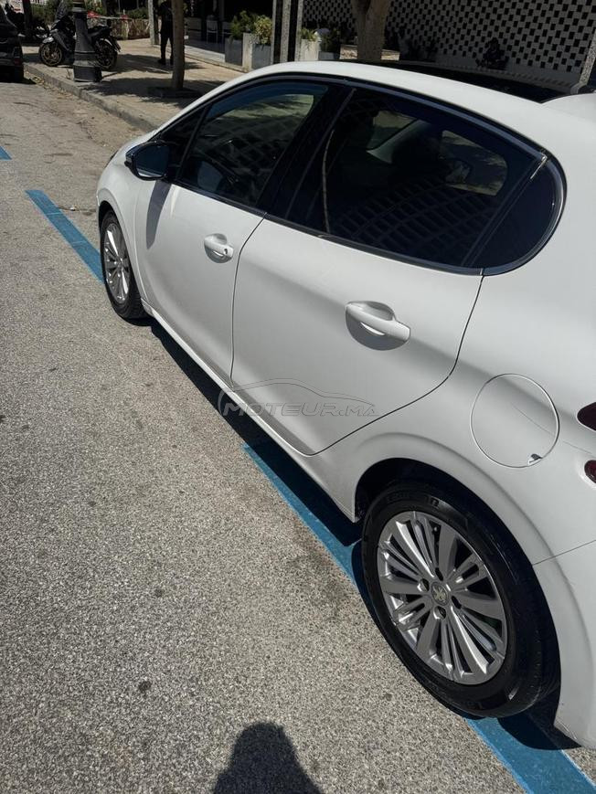 peugeot 208 white edition