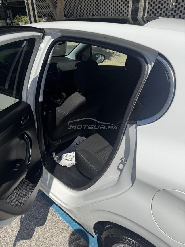 peugeot 208 white edition