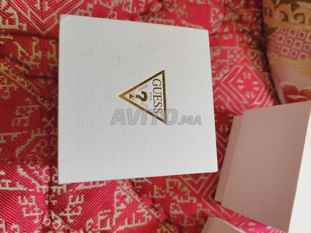 ساعة جيس نسائية
