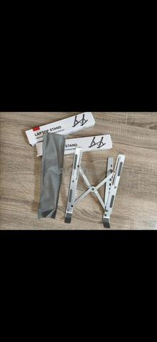2 حامل كمبيوتر محمول وجهاز لوحي