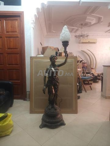 Deux pièces en bronze en forme de lampe