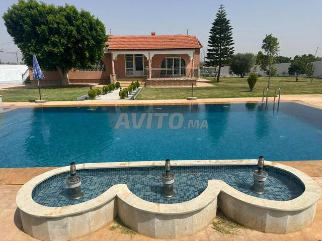 Villa piscine et terrains