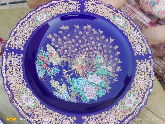 Plat ancien original Paon Libre - couleur royale pure