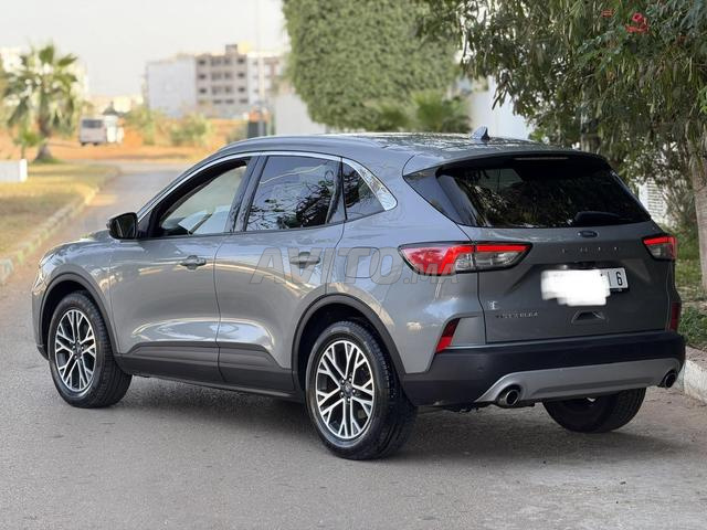 Ford Kuga modèle 2021 kilométrage 94 légal