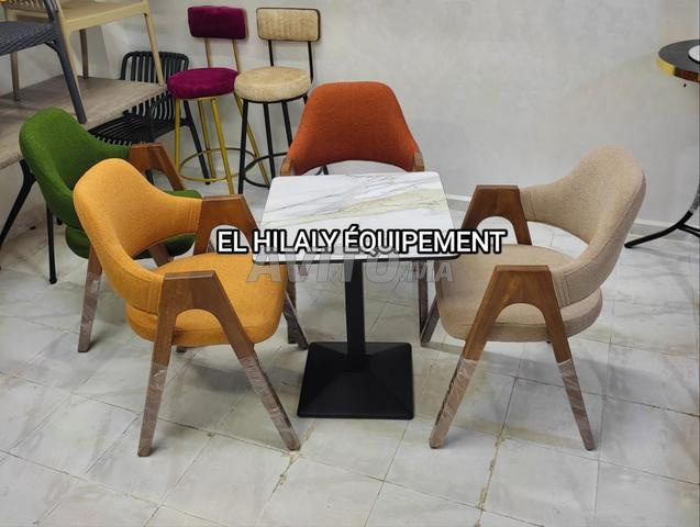 chaise table café restaurant moderne