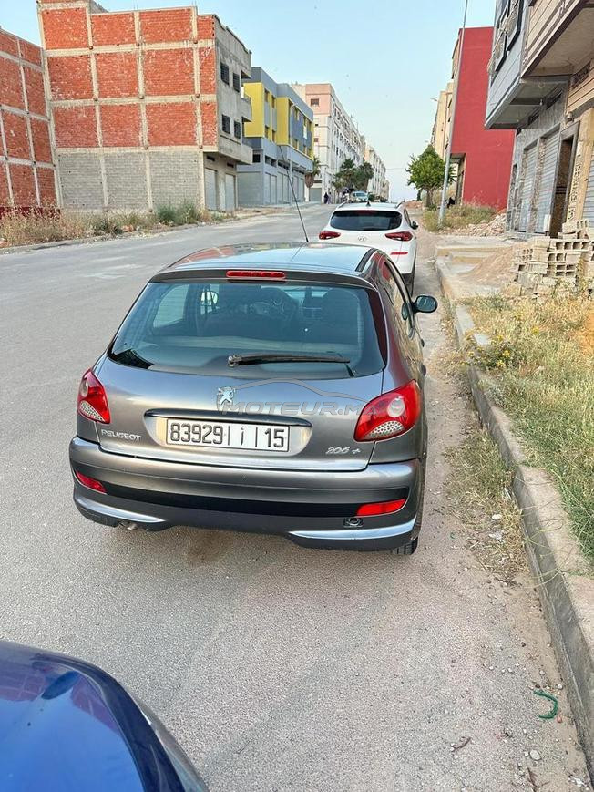 Peugeot 206 plus en bon état 