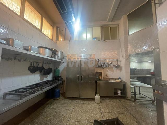 محل زاوية 168 متر مربع للبيع