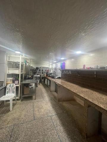 محل زاوية 168 متر مربع للبيع