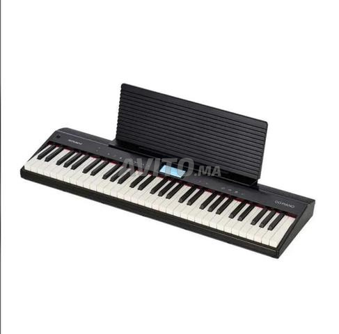 بيانو رولاند GO PIANO بحالة جيدة مع حامل - 2