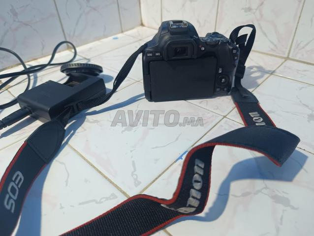 Canon 250D 18-55mm kit comme neuf - 2