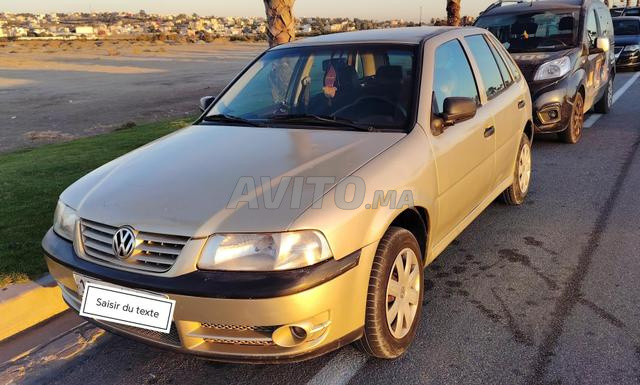 Volkswagen essence 6 cv 2005 - 2