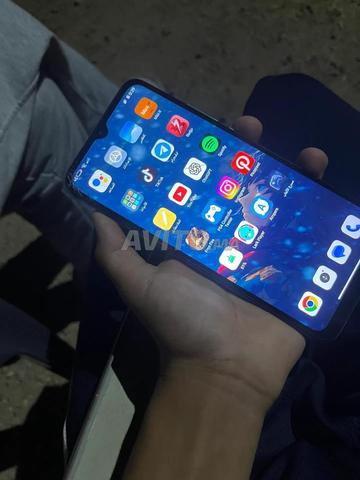 Téléphone Redmi 10C bonne affaire avec une petite fissure au-dessus - 2
