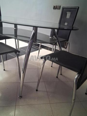 Meuble blanc et table plus quatre chaises - 2