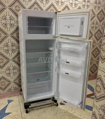 ثلاجة ماركة Whirlpool سعة 350 لتر - 2