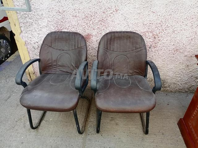 Bureau et deux chaises en bon état à vendre - 2